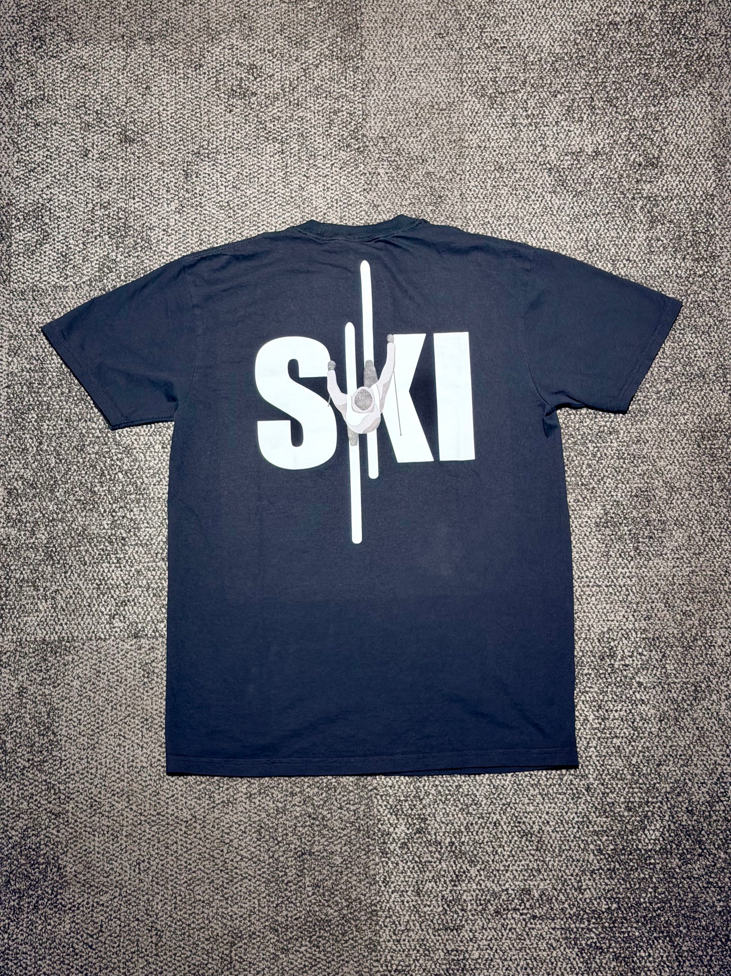 Ski Tshirt: Unique Skiing Design Unisex Tee