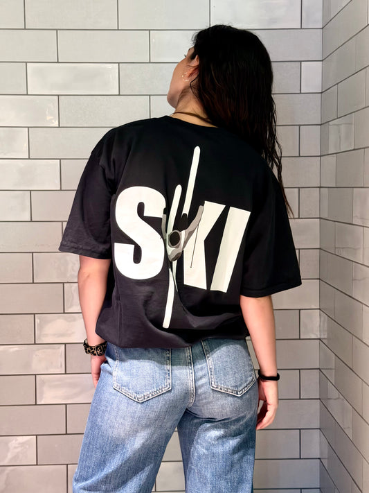 Ski Tshirt: Unique Skiing Design Unisex Tee
